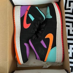AIR JORDAN 1 MID ( GRADE SCHOOL)
